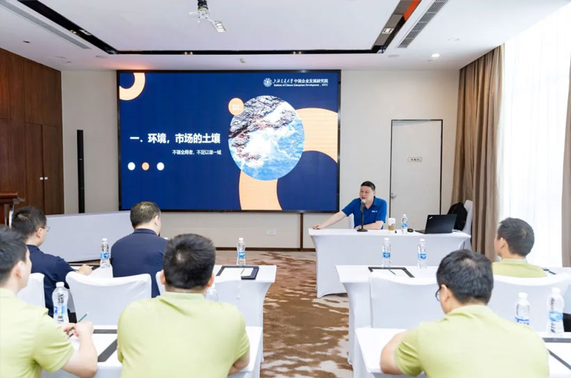Joint hands with Venjong, Win the future together——2025 Kunshan Venjong ‘Golden Wheel Star’Elite Seminar successfully  held